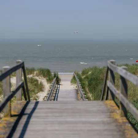 Chic Sea-view Apartman